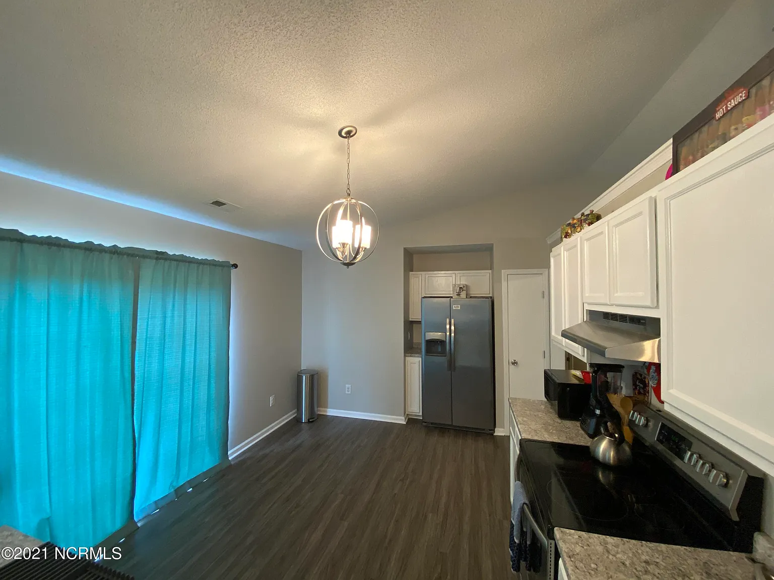 3 bed, 2.0 bath, $1,695 — Photo 3