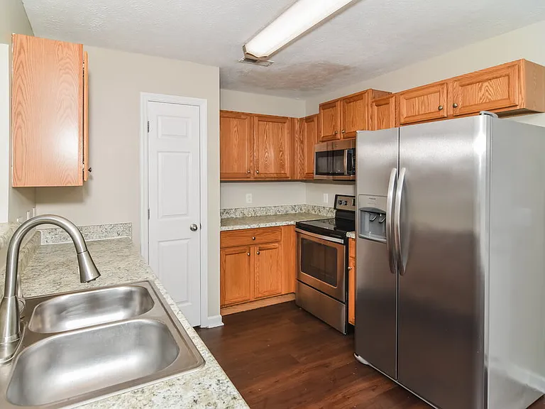 1449 Westview Dr — Photo 9