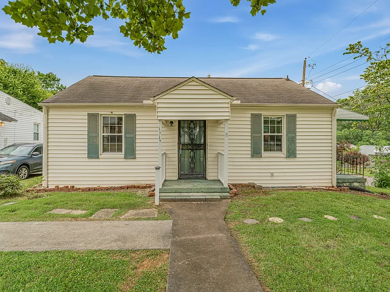 1315 E Red Bud Rd — Photo 1