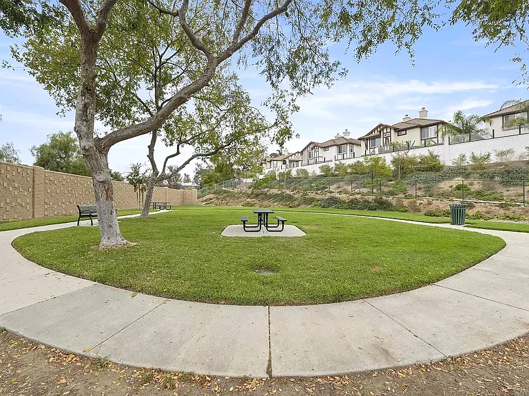 402 Bay Berry Pl — Photo 16