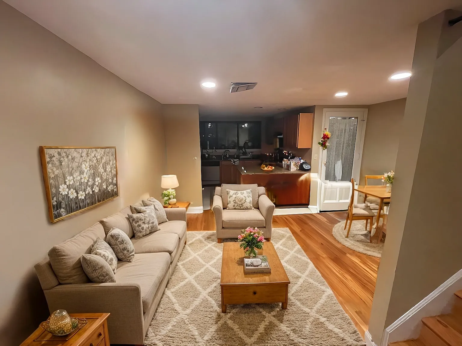 3 bed, 2300 sqft, $4,900 — Photo 3