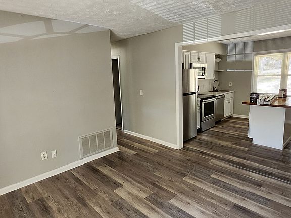 3rd image of 4637 Rowland Ave