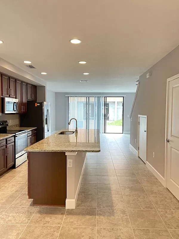 3 bed, 1591 sqft, $2,125 — Photo 3