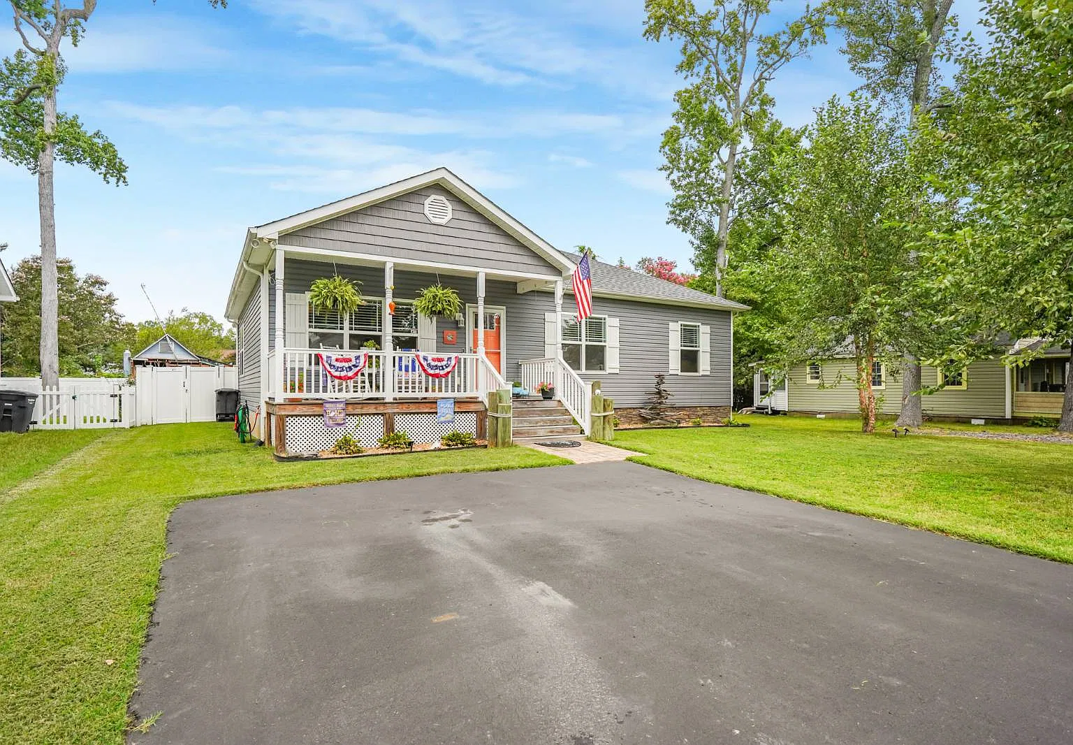3 bed, 2.0 bath, 1408 sqft, $2,450 — Photo 3