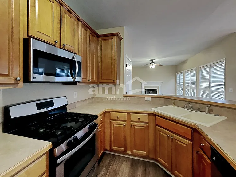 4524 Kingsgate Ct NW — Photo 4