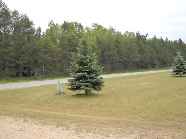 Pinecrest Dr, Lewiston, MI 49756