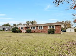 196 Hill Ln, Sneads Ferry, NC 28460