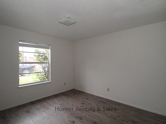4th image of 1604 Cedarhill Dr APT A