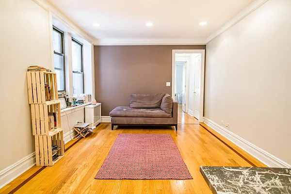 Rented by Century 21 Metropolitan | media 5