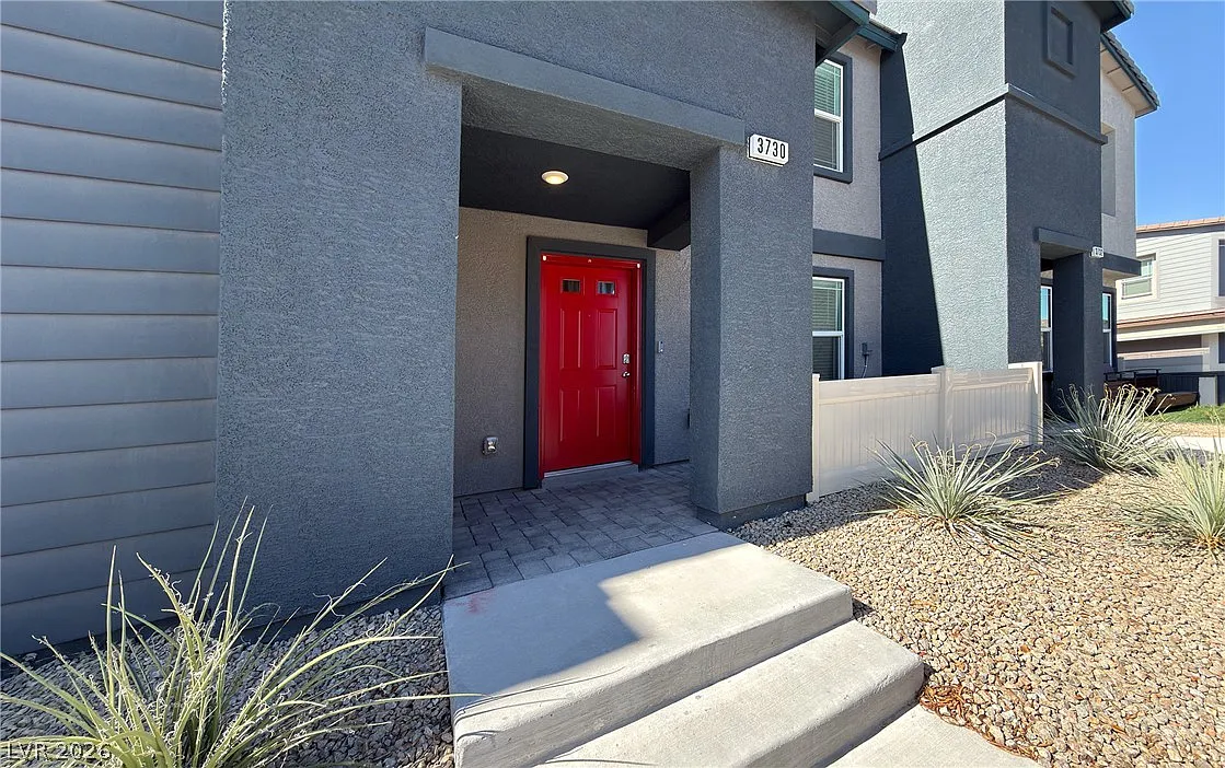 3 bed, 2.5 bath, 1319 sqft, $1,940 — Photo 2