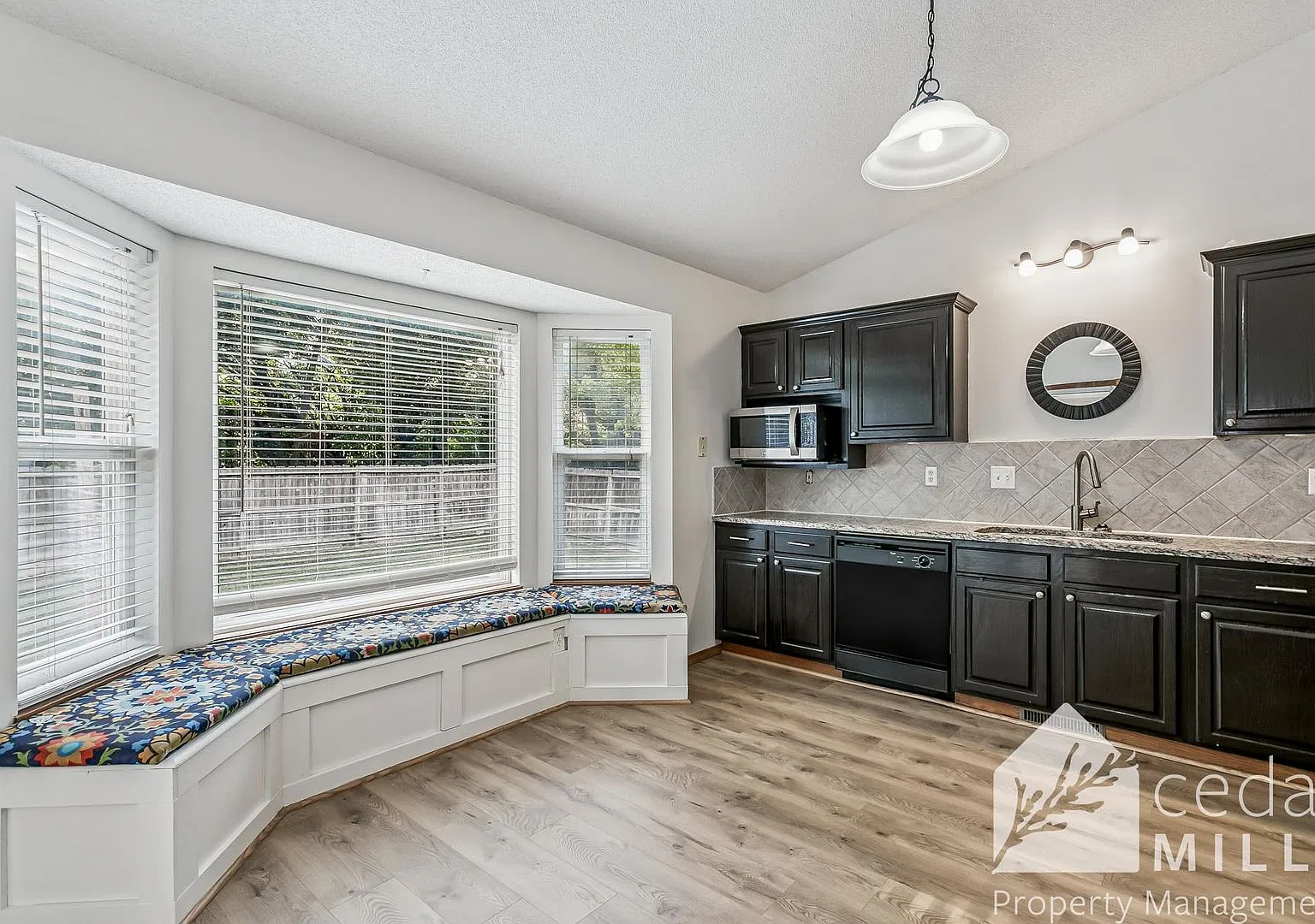 4 bedroom Home in Regency Lakes! — Photo 4