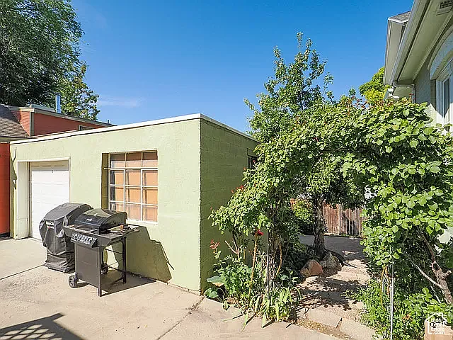 319 N Almond St #A — Photo 24