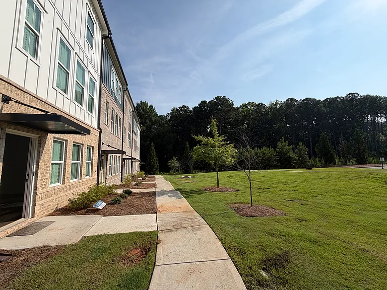 900 Colton Dr — Photo 18