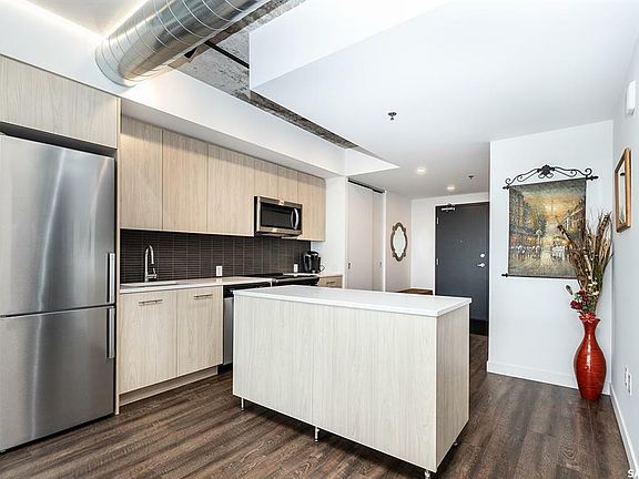 3rd image of 490 2nd Ave S #1904