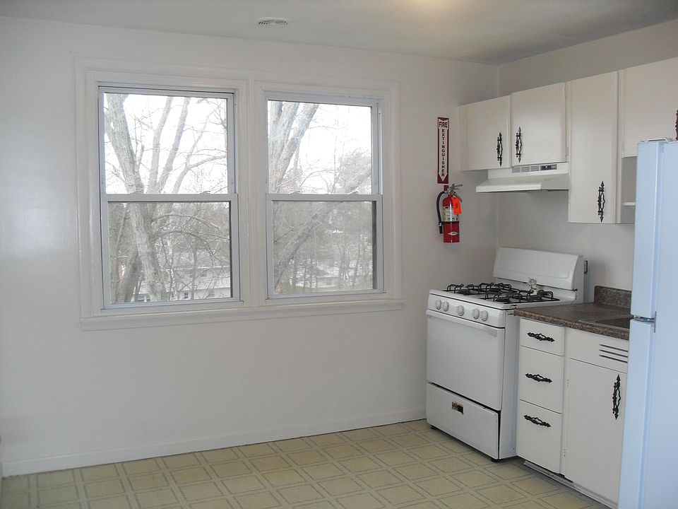 2nd image of 540 Warren Rd APT 6