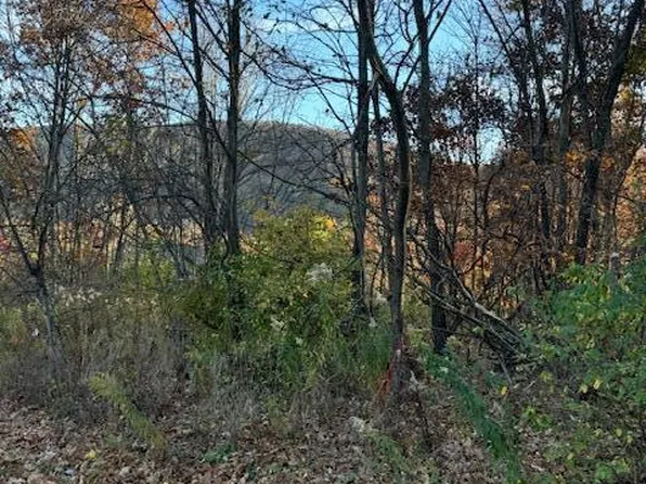 37 Skyline Dr N, Clarks Summit, PA 18411