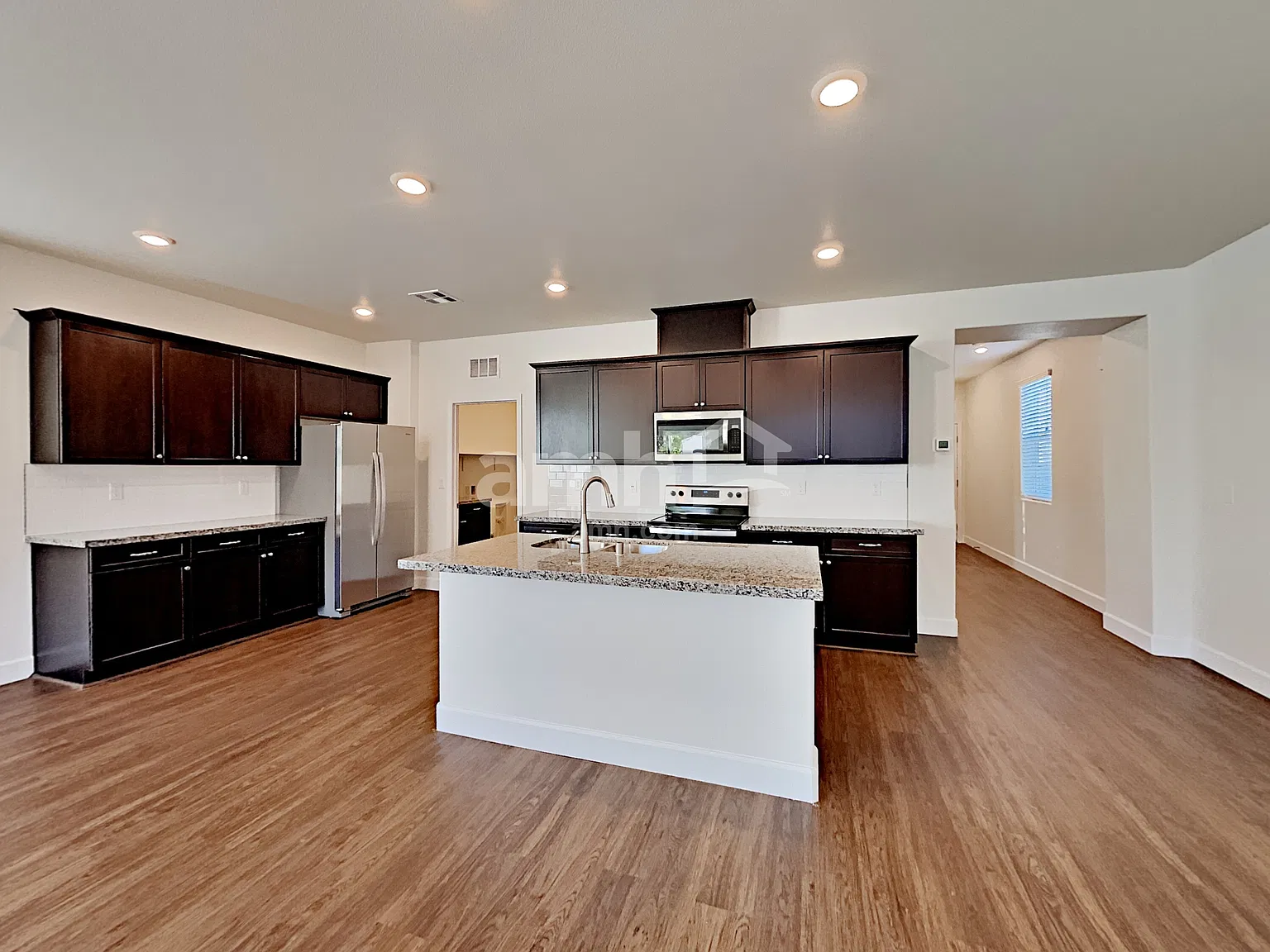 4 bed, 3.5 bath, 2113 sqft, $2,455 — Photo 3