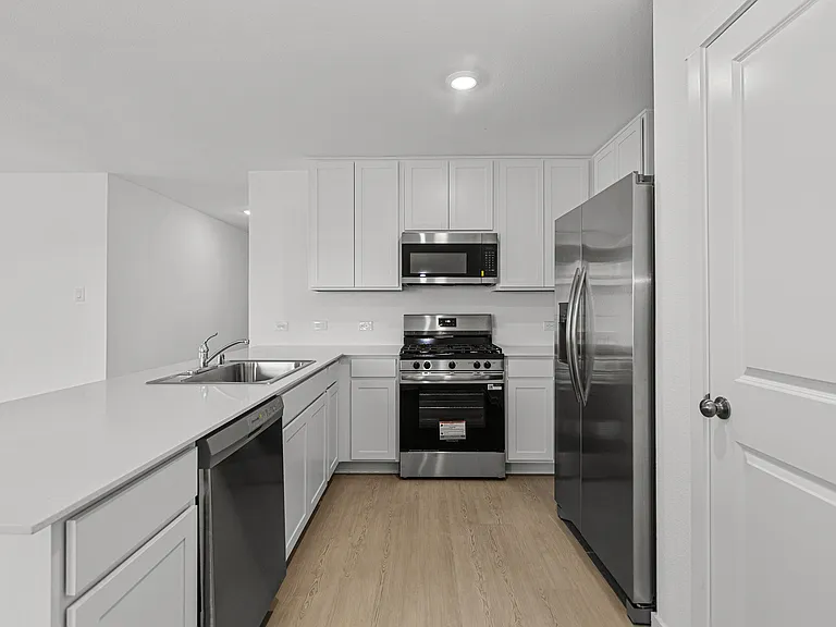 2209 Marshall Dr — Photo 2