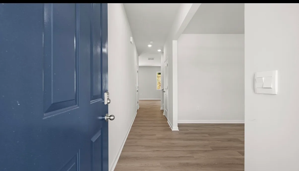 5 bed, 2511 sqft, $2,700 — Photo 2