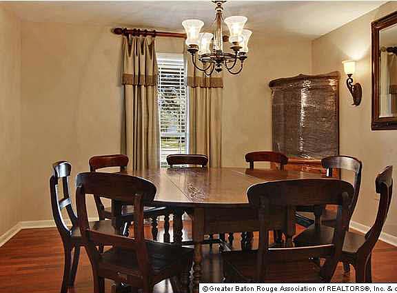 5th image of 1521 Sherwood Forest Blvd