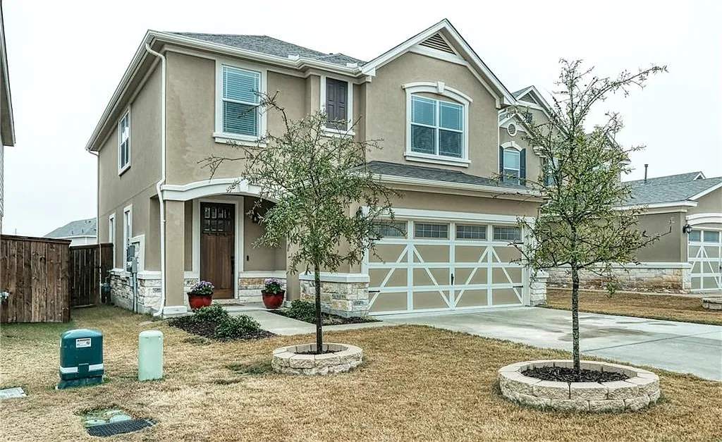 3 bed, 2.5 bath, 2089 sqft, $2,100 — Photo 1