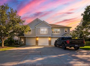 628 Riverstone Ln, Chelsea, MI