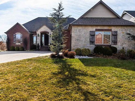 4th image of 601 E Crescent Lakes Dr