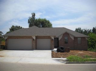 1300 E Highview Dr, Ozark, MO 65721