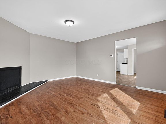 3rd image of 212 E Alcott Rd