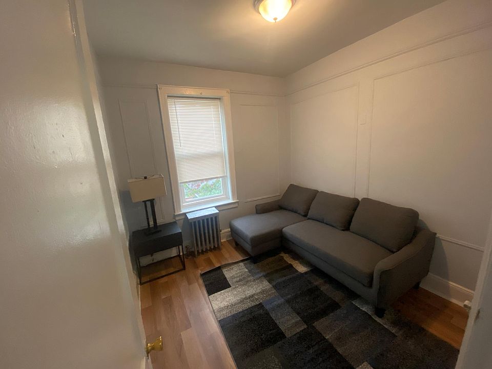 1st image of 1311 E 49th St #3