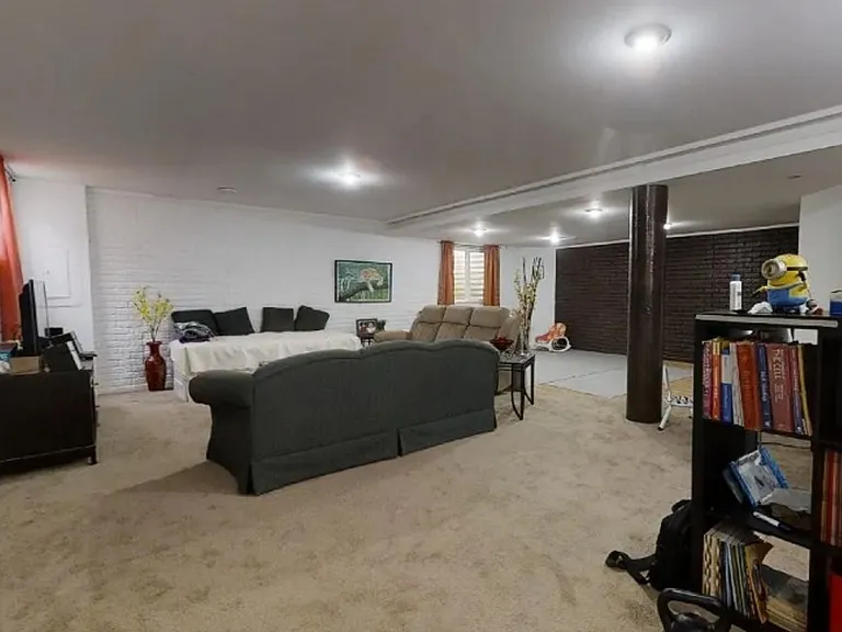 206 Gentian St — Photo 4