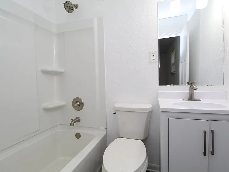 150 E Ensley St — Photo 17