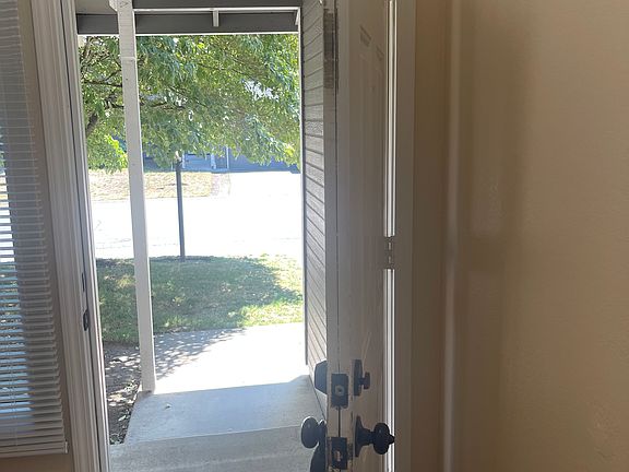 3rd image of 11252 NE 131st Ln