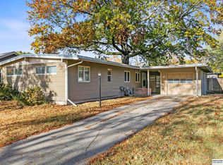 442 Eastborough Ln, Lincoln, NE 68505