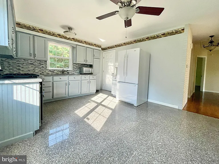 19 Hickory Ln — Photo 8