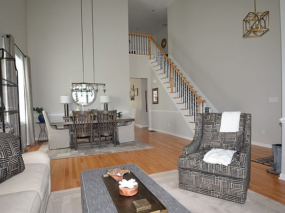 5th image of 43 Sherwood Dr