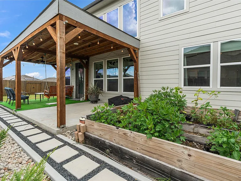 223 Balsam St — Photo 31