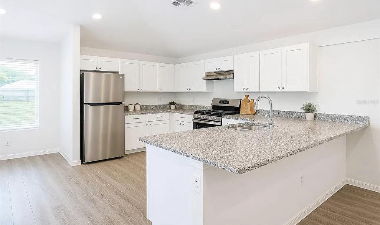 2 bed, 1100 sqft, $1,599 — Photo 3