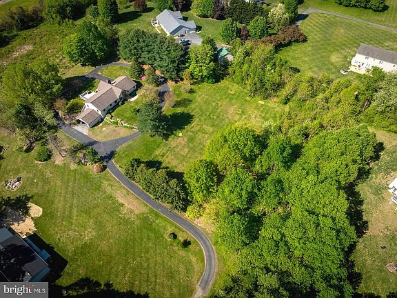 2nd image of 2220 Conowingo Rd