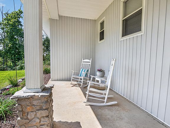 2nd image of 1122 Sunrise Rd