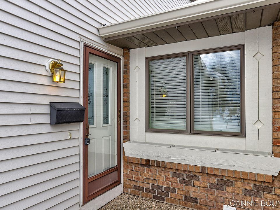 1st image of 897 Creekridge Dr