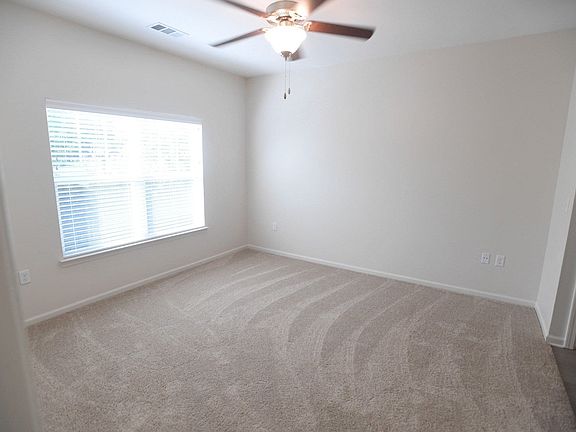 5th image of 119 Logan Knoll Ln #2B-1Ba-1034Sqft