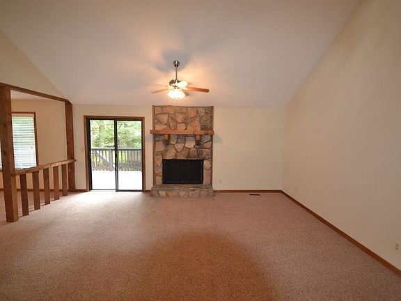 3rd image of 157 Bramble Oak Dr
