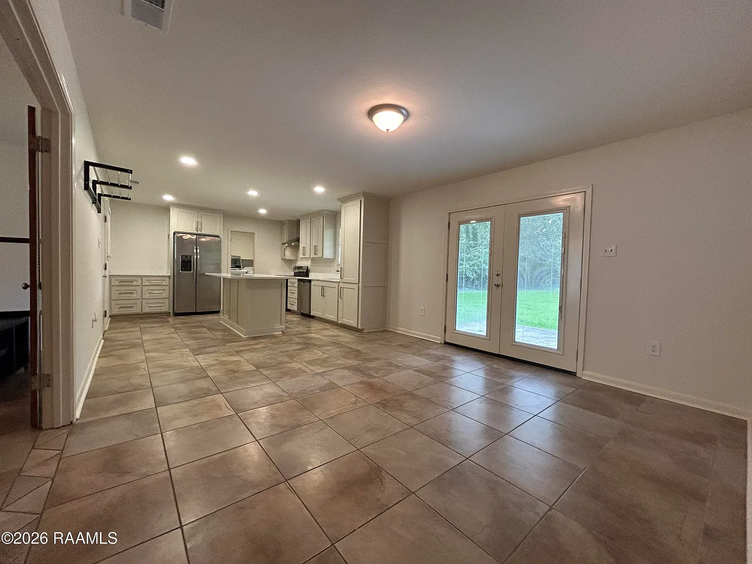 3 bed, 2.0 bath, 1650 sqft, $1,900 — Photo 3