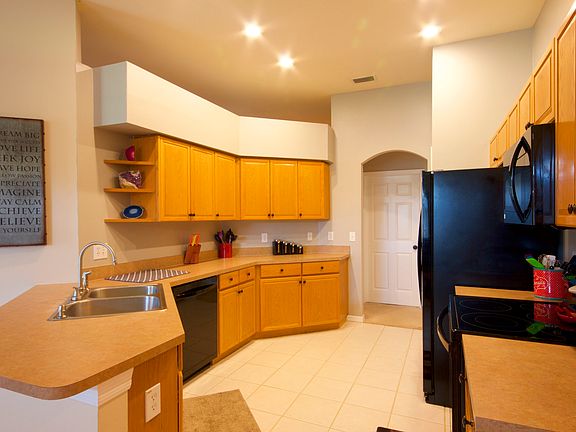 3rd image of 5849 Montford Dr