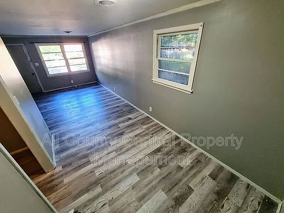 3rd image of 3346 Bedford Ln