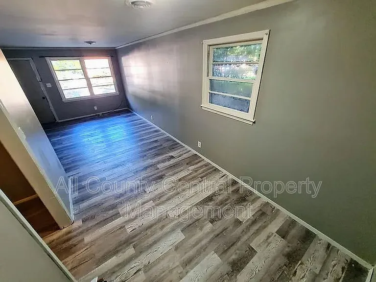 3346 Bedford Ln — Photo 3