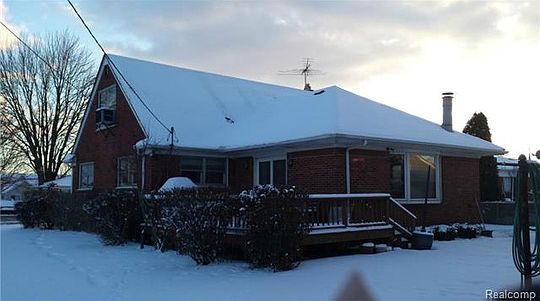4th image of 31228 Beechwood St
