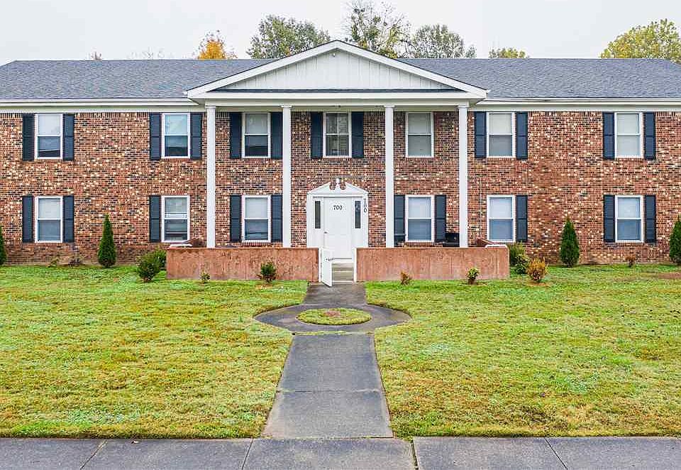 1st image of 640 Oakcrest Dr