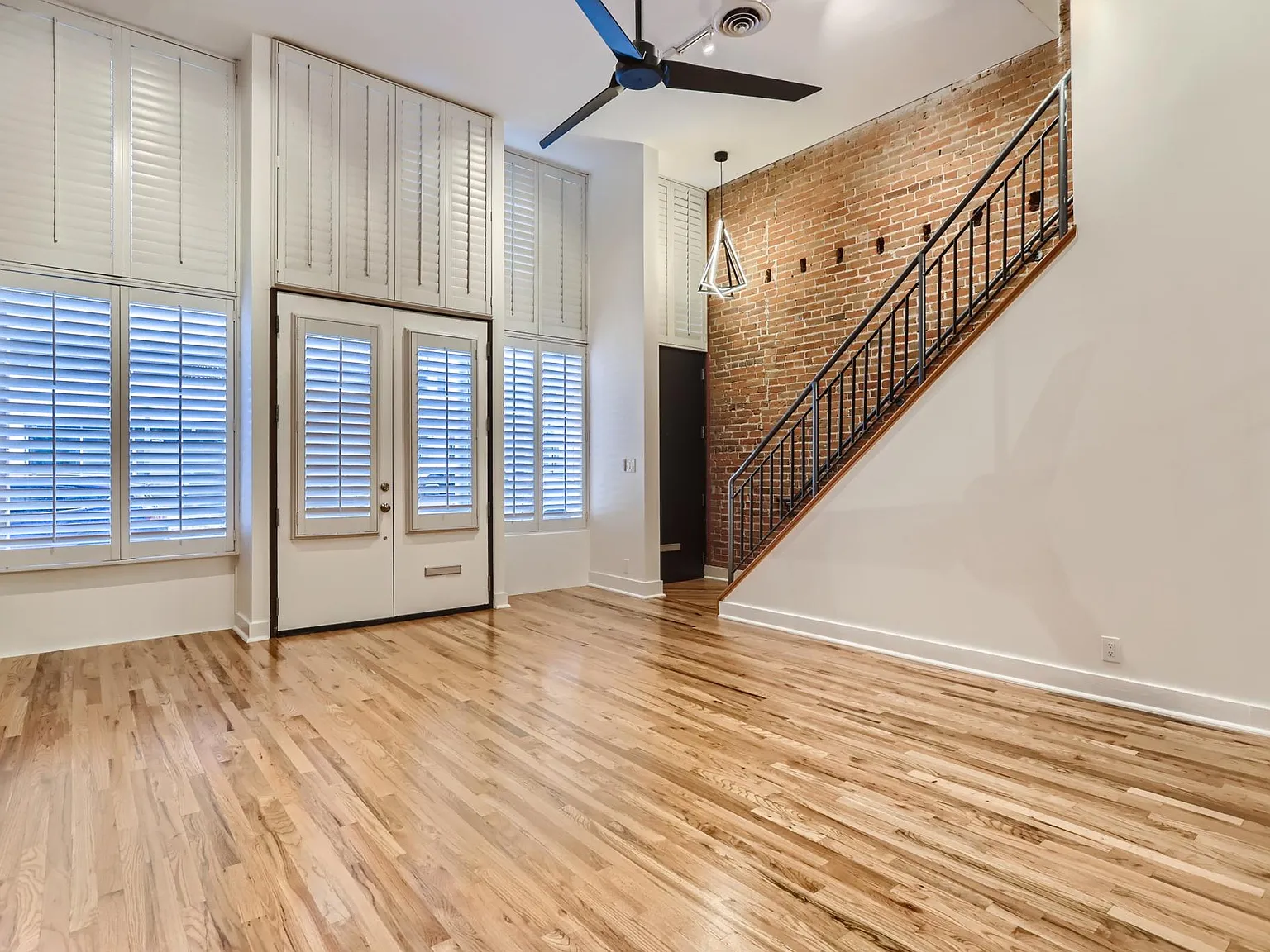 2 bed, 2.5 bath, 3100 sqft, $6,500 — Photo 3